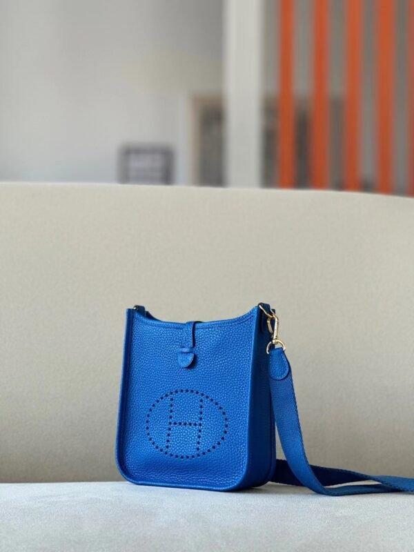 Hermès mini Evelyne TC 71 Bright Blue Gold Hardware 17cm Full Handmade