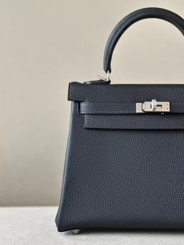 Hermès Kelly Togo 3Y Black mud Silver Hardware 25cm Full Handmade