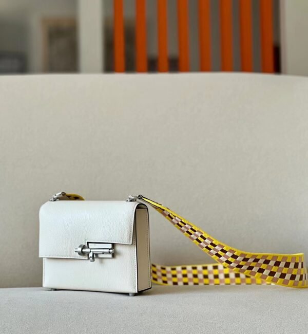 8d3fd7f7ecc1178 Hermes Verrou chain Chevre I2 Creamy White Silver Hardware 17cm Full Handmade