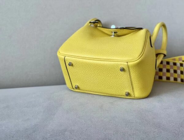 9bc6bde8a40c493 Hermes Mini Lindy clemence 9R Lemon yellow Colorful shoulder strap Silver Hardware 19cm Full Handmade