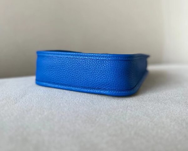 Hermès mini Evelyne TC 71 Bright Blue Gold Hardware 17cm Full Handmade